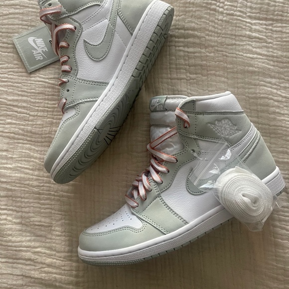 Jordan 1 OG SEAFOAM